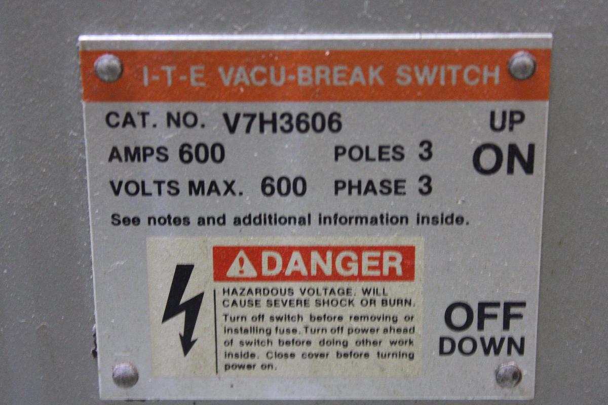 Used ITE VACU-BREAK FUSIBLE PANELBOARD SWITCH V7H3605 400 AMP 600 VAC 3-POLE