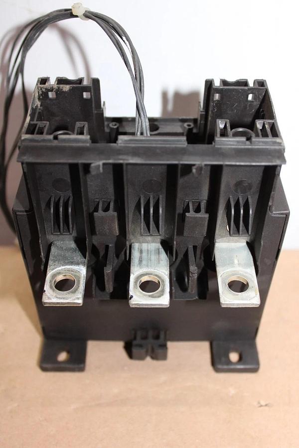 Used SIEMENS CURRENT TRANSFORMER 3RB2956-0FH 300 AMP *MISSING TOP*