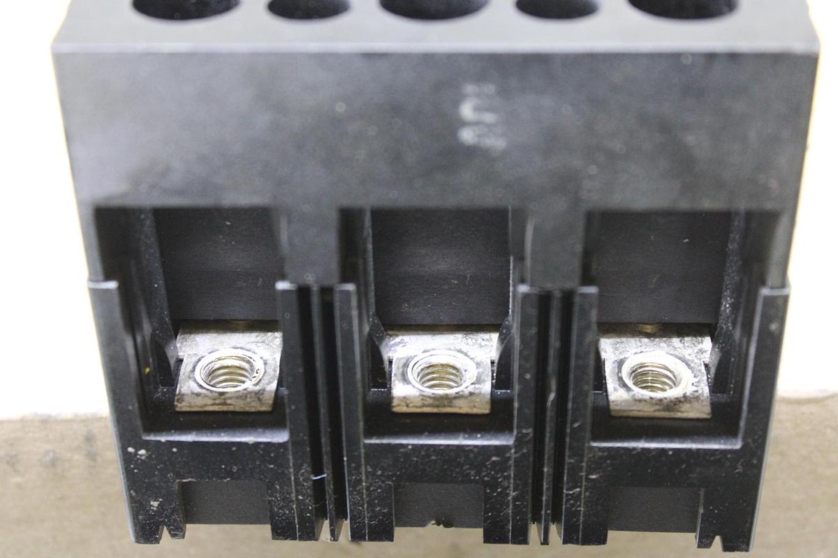 Used SQUARE D CIRCUIT BREAKER EH34015 15 AMP 480 VAC 3-POLE