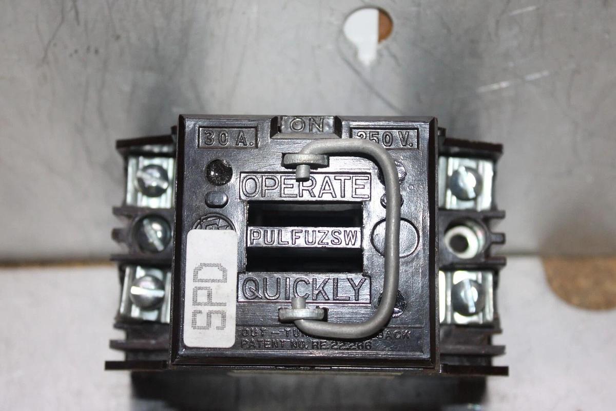 Used CUTLER HAMMER PULL OUT SWITCH FUSE HOLDER PFS3322 2-POLE 240 VOLT 7.5 HP