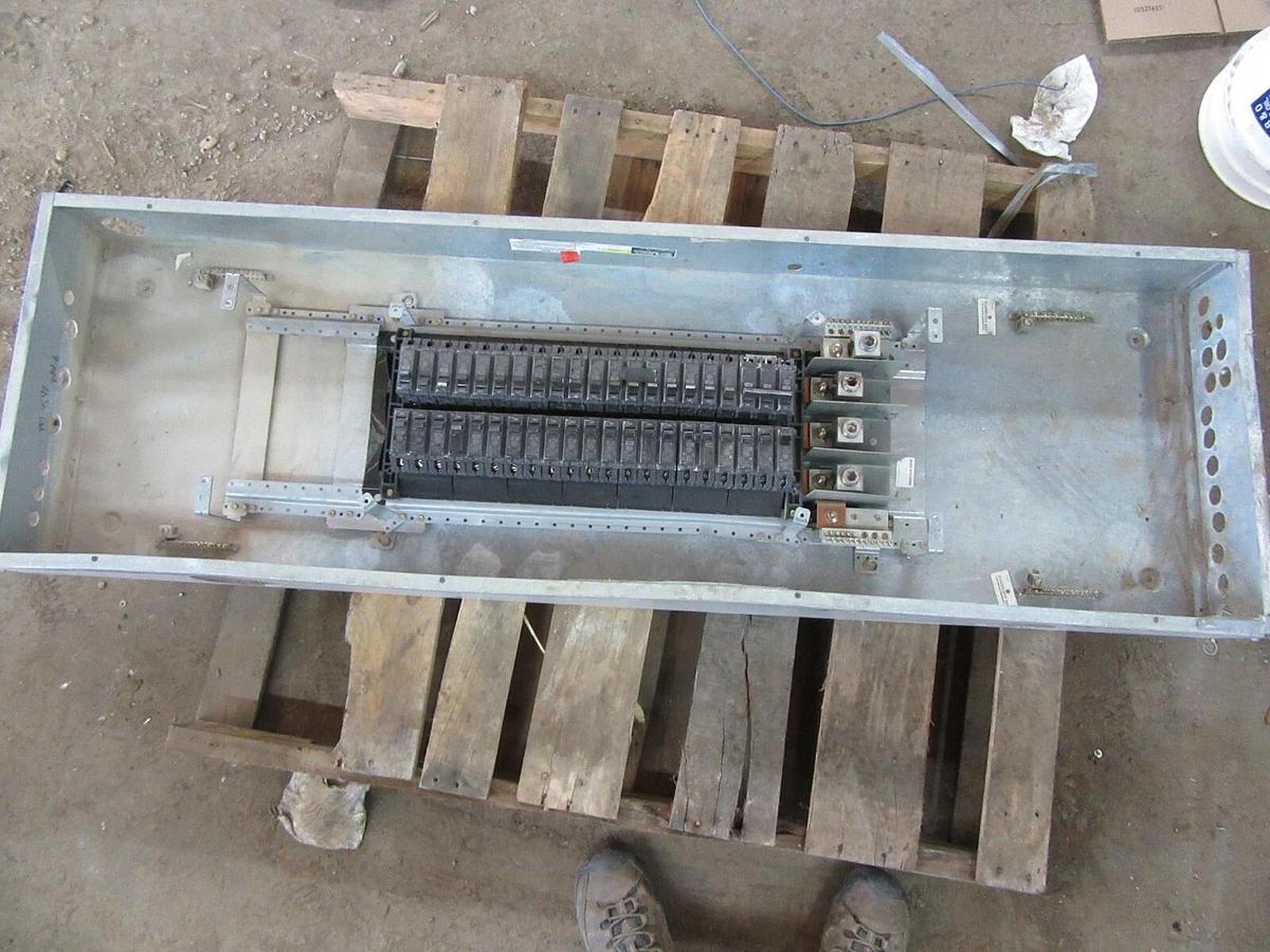 Used GE SERVICE PANEL AQF3424MBX AB64B 400 AMP 208/120 VOLT 3-PHASE 4-WIRE