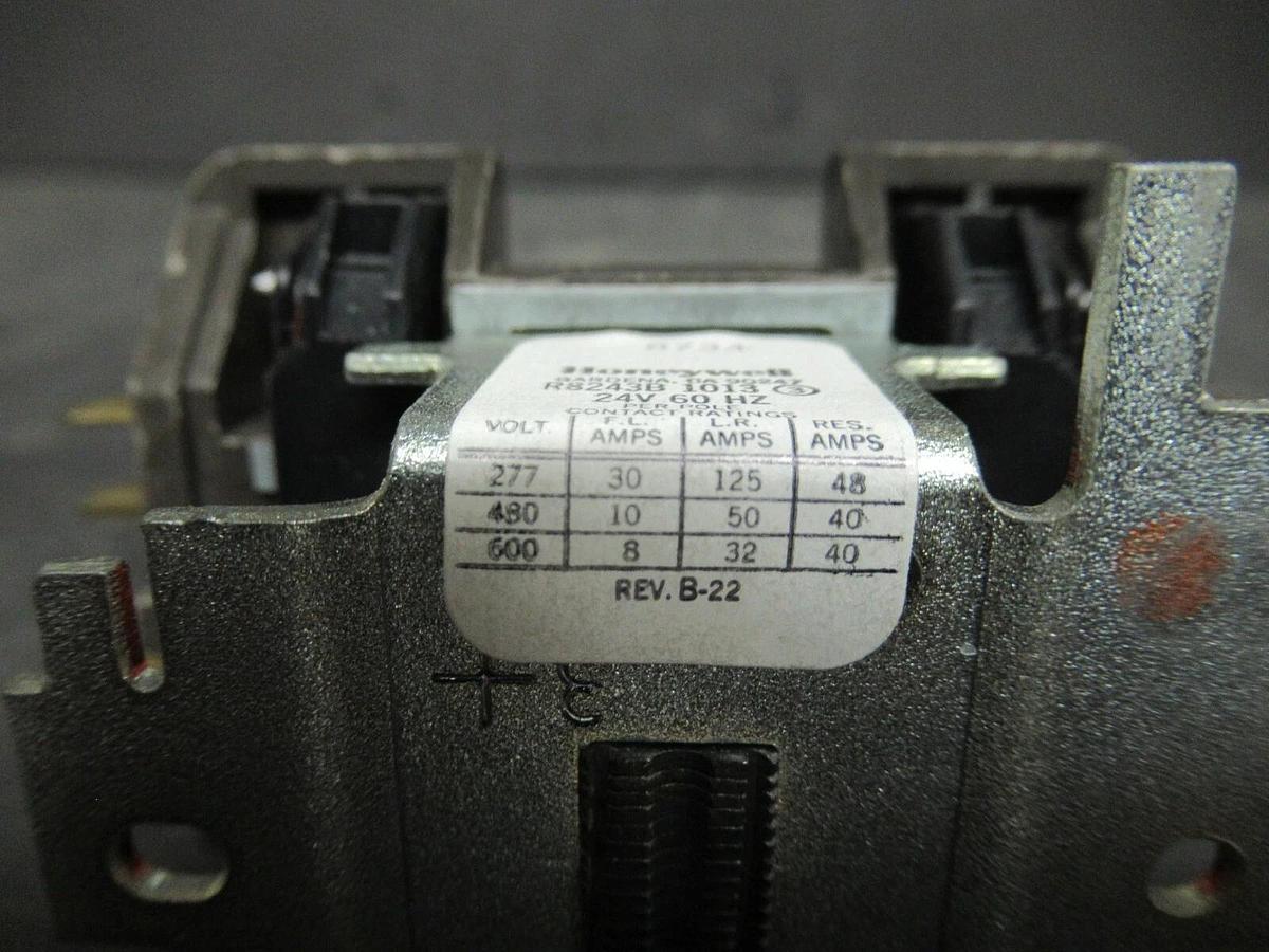 HONEYWELL CONTACTOR R8243 B 1013 30 AMP 48 AMP/RES 277 VAC 60 HP COIL: 24 V