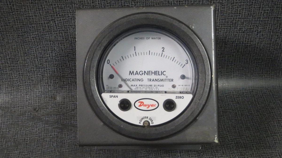 Used DWYER MAGNEHELIC INDICATING TRANSMITTER WATER GAGE & MOUNT 0-3" 25 PSIG N37J-TH