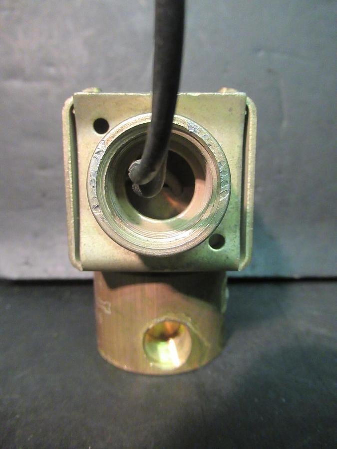 Used ALCO SOLENOID VALVE X13320472-01 1000 PSI - 120 VOLT - 17 WATT - 6890 KPSA