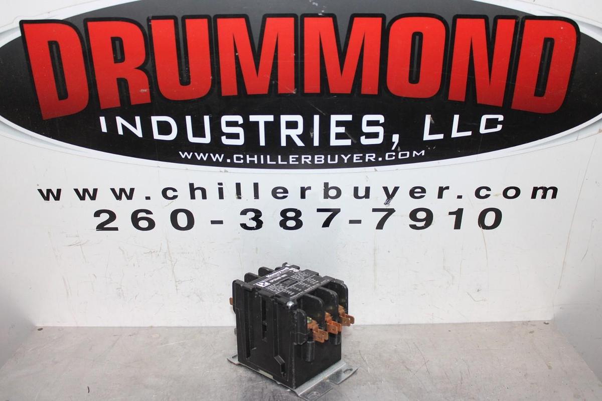 Used HONEYWELL CONTACTOR DP3030B-5002 30 AMP 600 VAC 3-POLE 10 HP COIL: 120 VAC