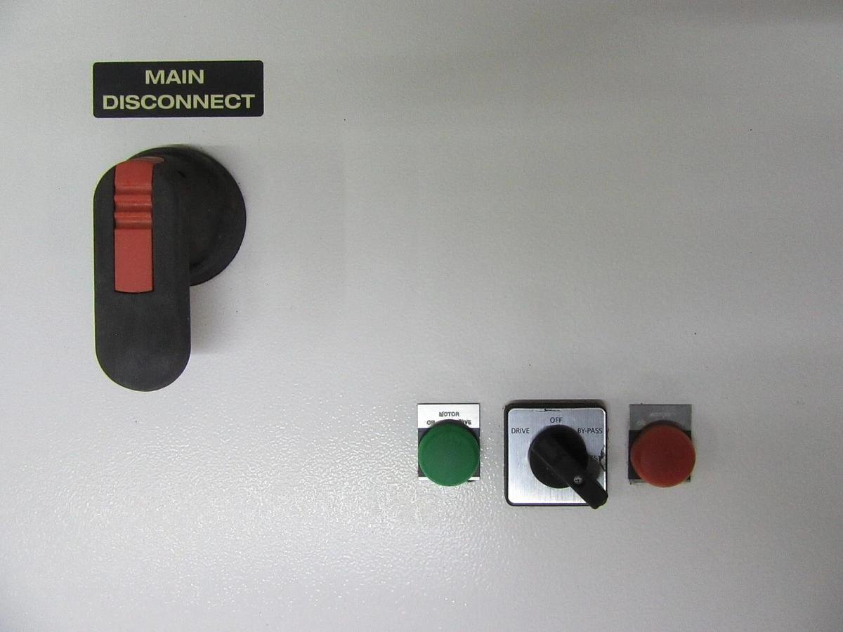 Used TR200 30 HP / 22 KW TRANE VFD DRIVE 92 AMP 200 - 240 VAC 3 PH 131L0742 0-590 HZ