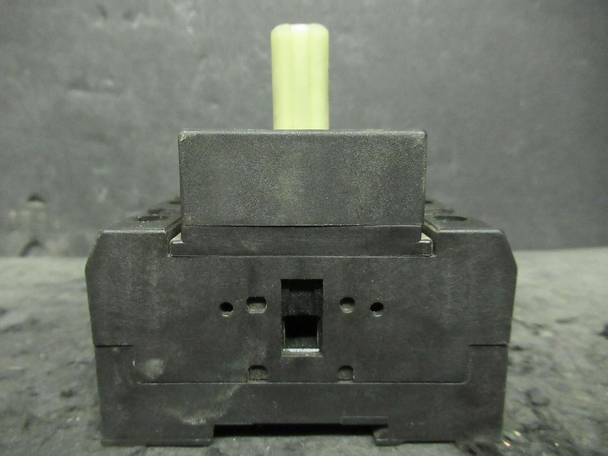 Used KLOCKNER MOELLER 60 AMP TWIST PANEL DISCONNECT SWITCH P3-63 40 HP @ 460 VAC 3 PH