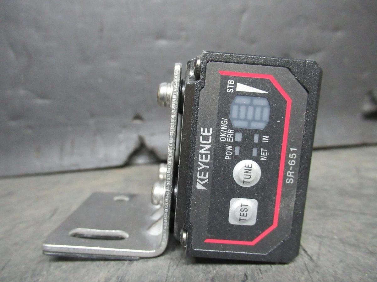 Used KEYENCE BARCODE READER SR-651 24 VDC 220 mA **WARRANTY INCLUDED**