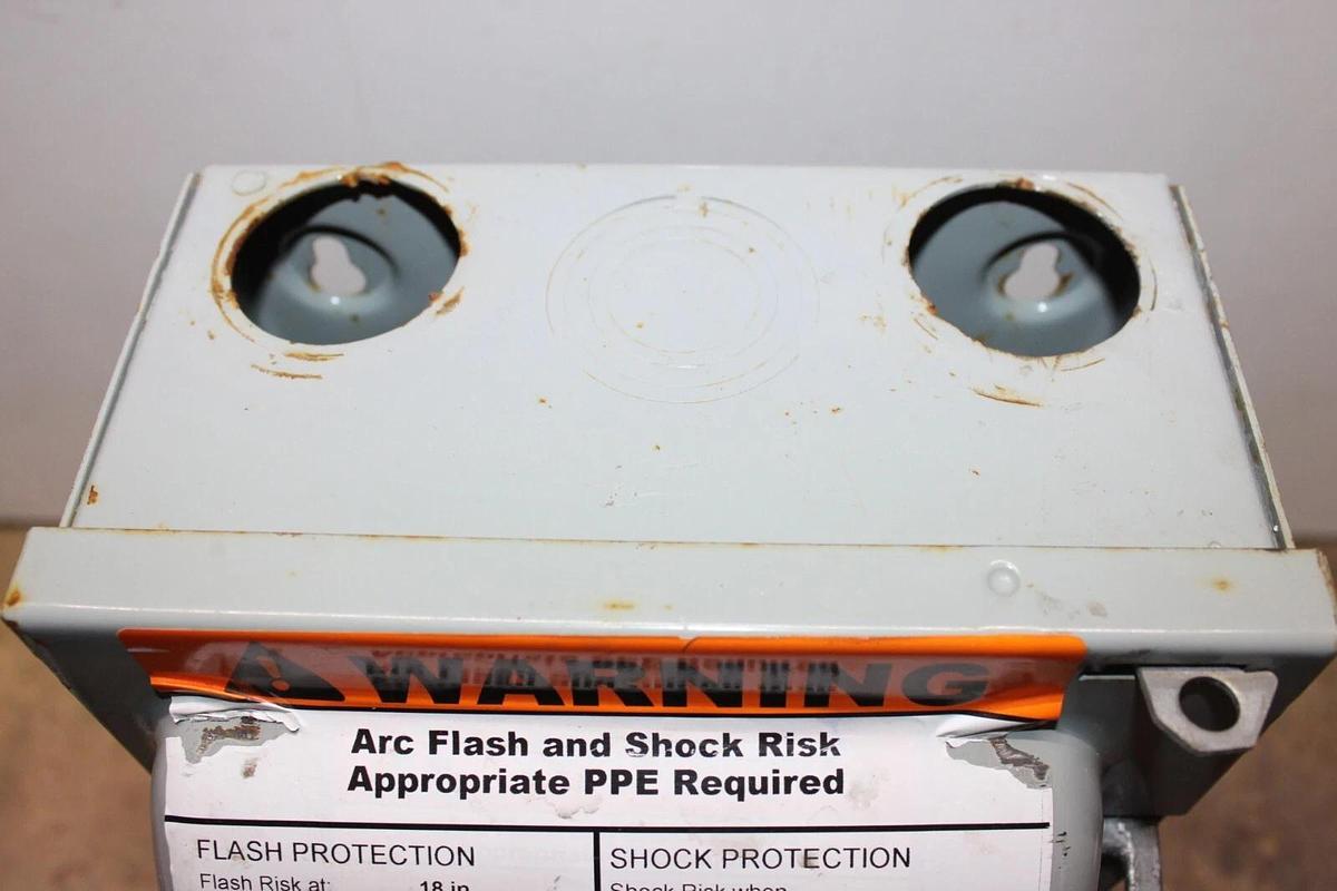 Used ITE ENCLOSED SWITCH SN422 60 AMP 240 VAC TYPE 1 3-PHASE 15HP