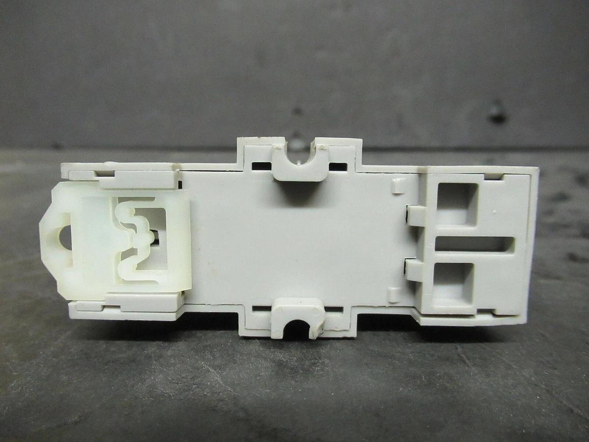 Used ALLEN BRADLEY RELAY AND BASE 700-HF32A24 SER. B W/ 700-HN116 SER. B BASE