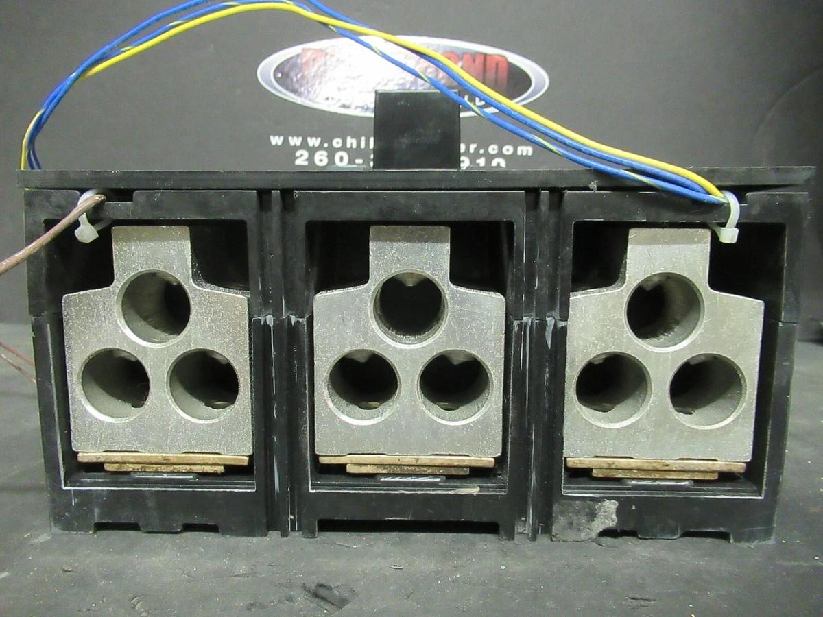 Used 450 AMP SQUARE D BREAKER 519568P15 600 VDC 3 POLE W/ AUXILIARY SWITCH & UVR