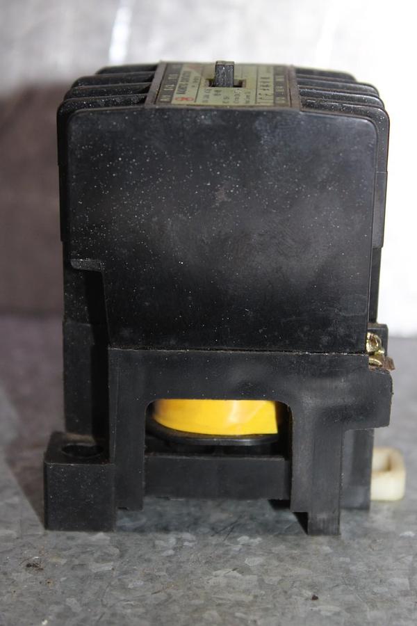 Used MAGNETIC CONTACTOR CNS-C4084 S-C115 12-20 AMP 540 VAC COIL: 200V
