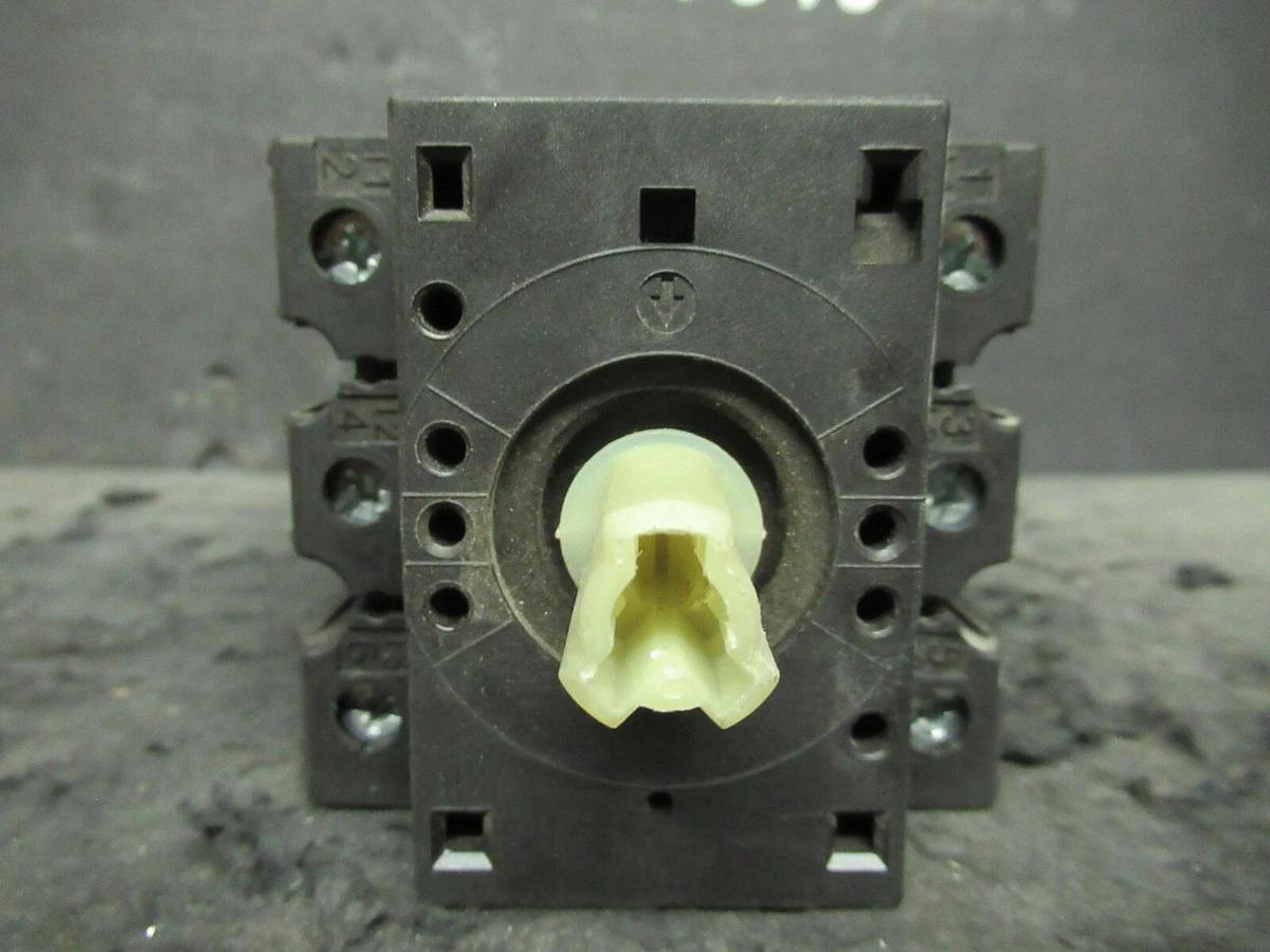 Used KLOCKNER MOELLER 60 AMP TWIST PANEL DISCONNECT SWITCH P3-63 40 HP @ 460 VAC 3 PH