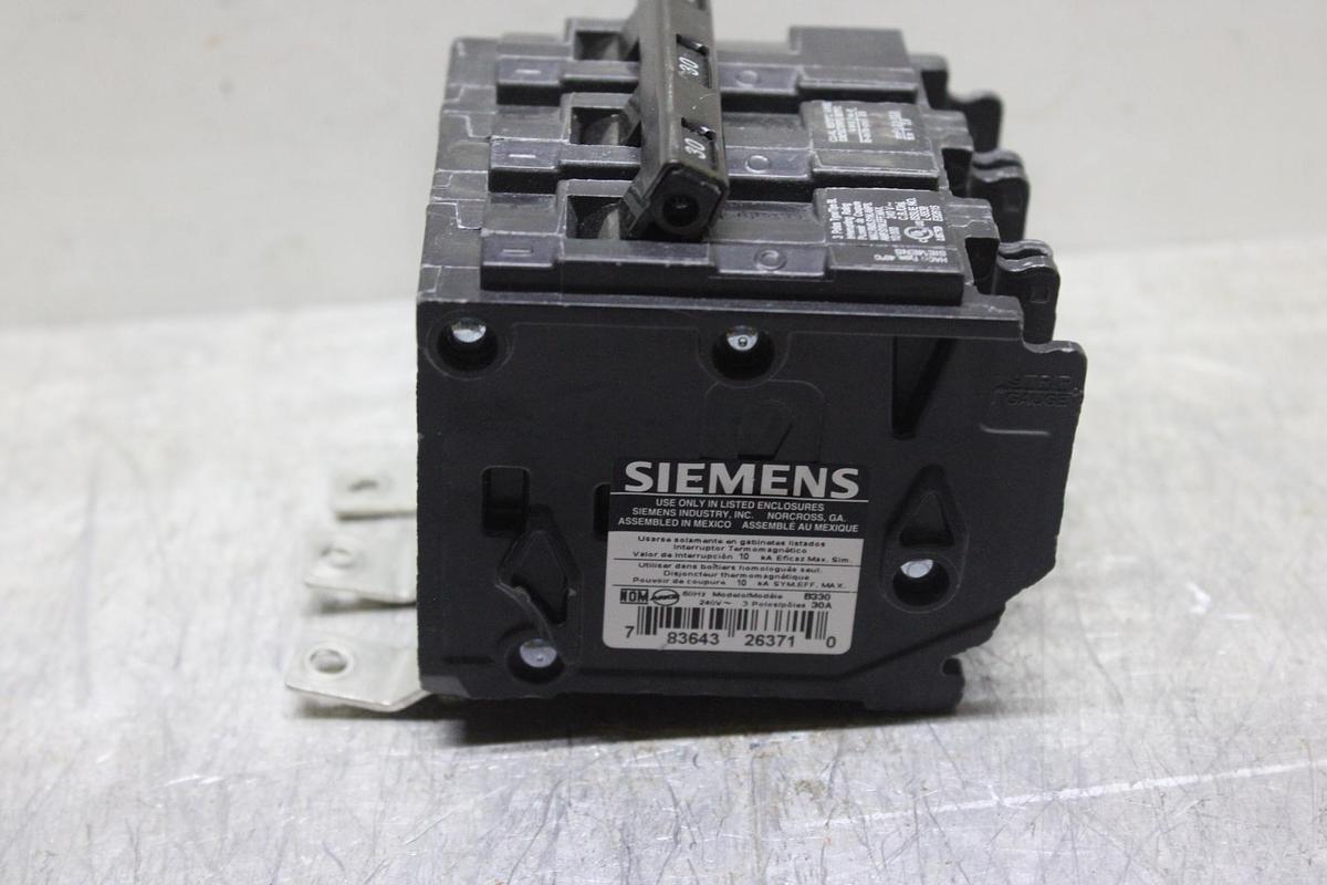 LOT OF 2 NEW SURPLUS SIEMENS BREAKER B220 20 AMP 120/240V 2-POLE