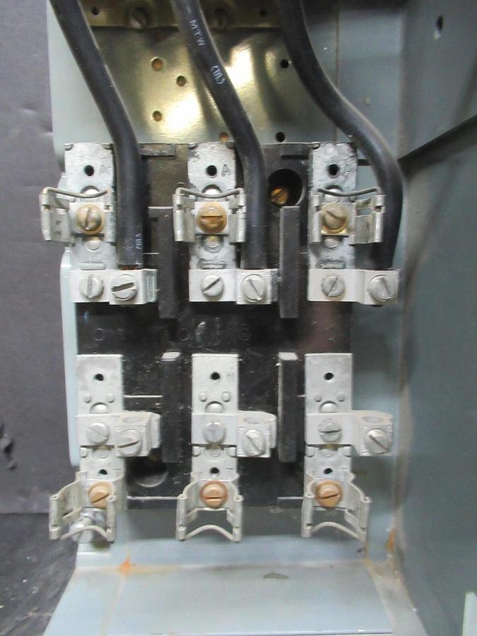 Used SQUARE D MCC MOTOR CONTROL DUAL FEEDER 17" MODEL 4 NO FUSES WITH DISCONNECTS