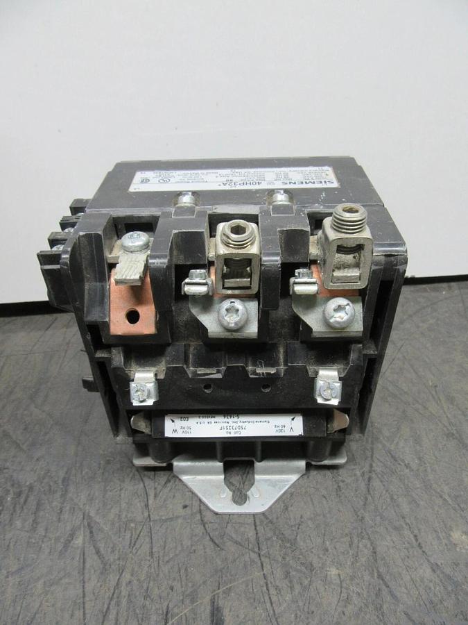 Used SIEMENS CONTACTOR 40HP32A* 600 VAC 90 AMP NEMA 3 3-POLE COIL: 120 VAC