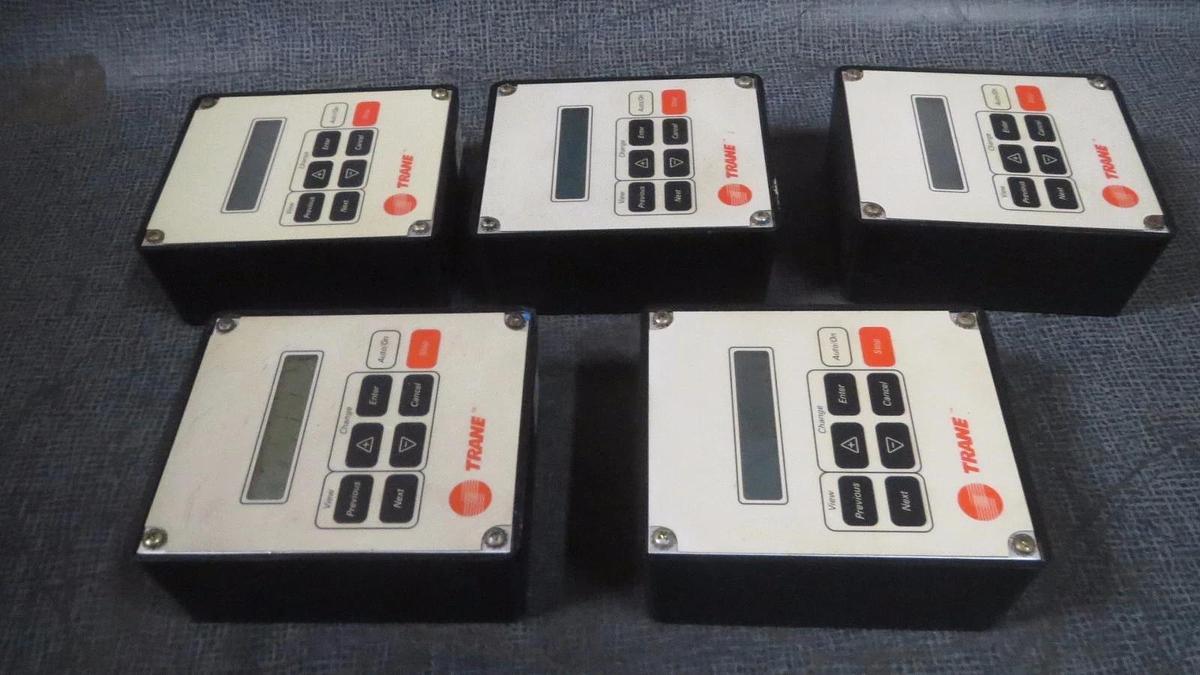 Used (1) TRANE COMM LINK CHILLER DISPLAY INTERFACE 24 VAC X13650483-02 HMI