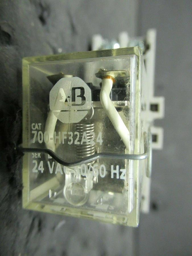 Used ALLEN BRADLEY RELAY AND BASE 700-HF32A24 SER. B W/ 700-HN116 SER. B BASE