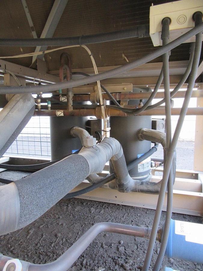 Used YORK 100 TON AIR COOLED CHILLER 460 VOLT YCAL104 LOW HOURS  GREAT CONDITION