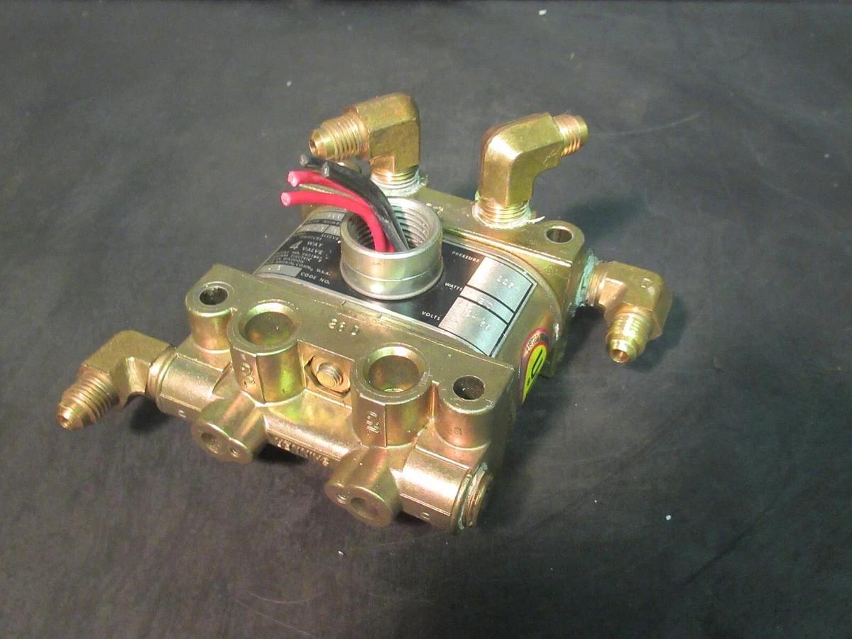 Used SKINNER ELECTRIC 4-WAY SOLENOID VALVE V955BX15 60 VOLT 20 WATT 225 PSI