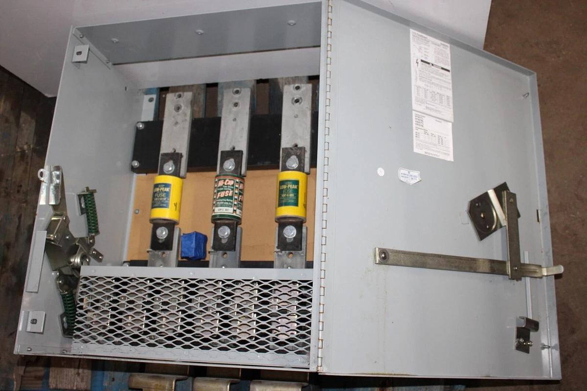 Used SIEMENS VACU-BREAK PANELBOARD DISCONNECT SWITCH VF357BL 800 AMP 600 VAC 3-PHASE