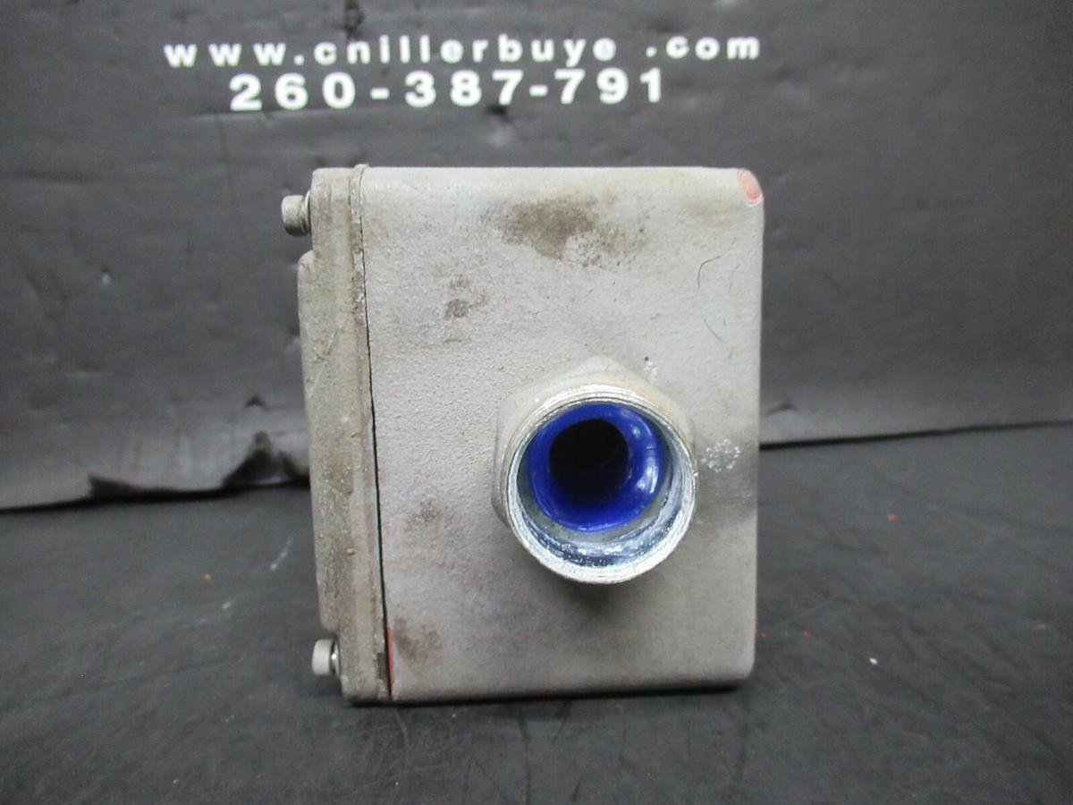 Used ALLEN-BRADLEY TEMPERATURE CONTROL SWITCH 837-A5 24-600 VAC @ 125 VA NEMA 4, 13