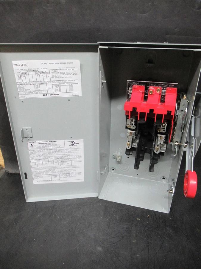 NEW IN BOX EATON HEAVY DUTY SAFETY SWITCH DH221FRK 30 AMP 240 VAC 2-POLE