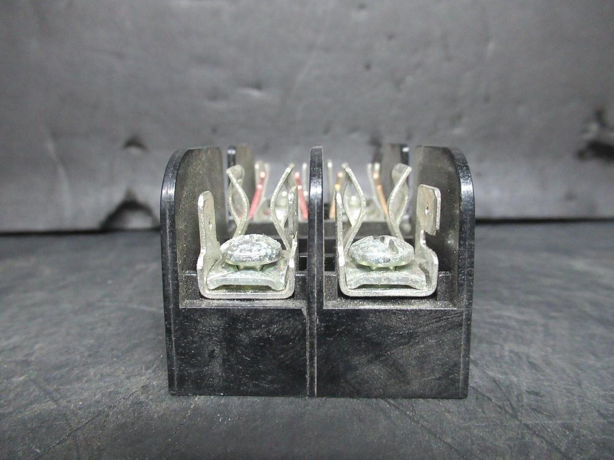Used GOULD SHAWMUT TWO POLE FUSE BLOCK 3032-S 600 VOLT 30 AMP CLASS CC FUSES