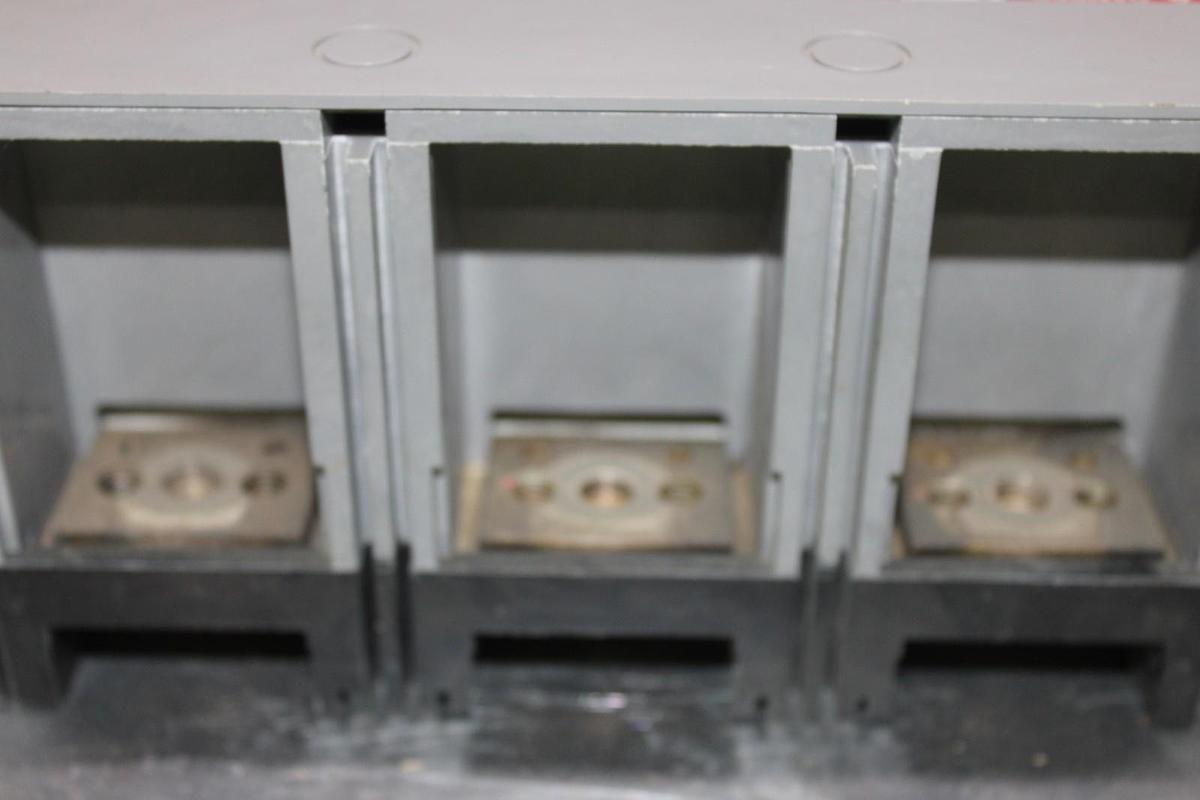 Used SIEMENS SENTRON CIRCUIT BREAKER JXD63B400 400 AMP 3-POLE 600 VAC JXD6-A