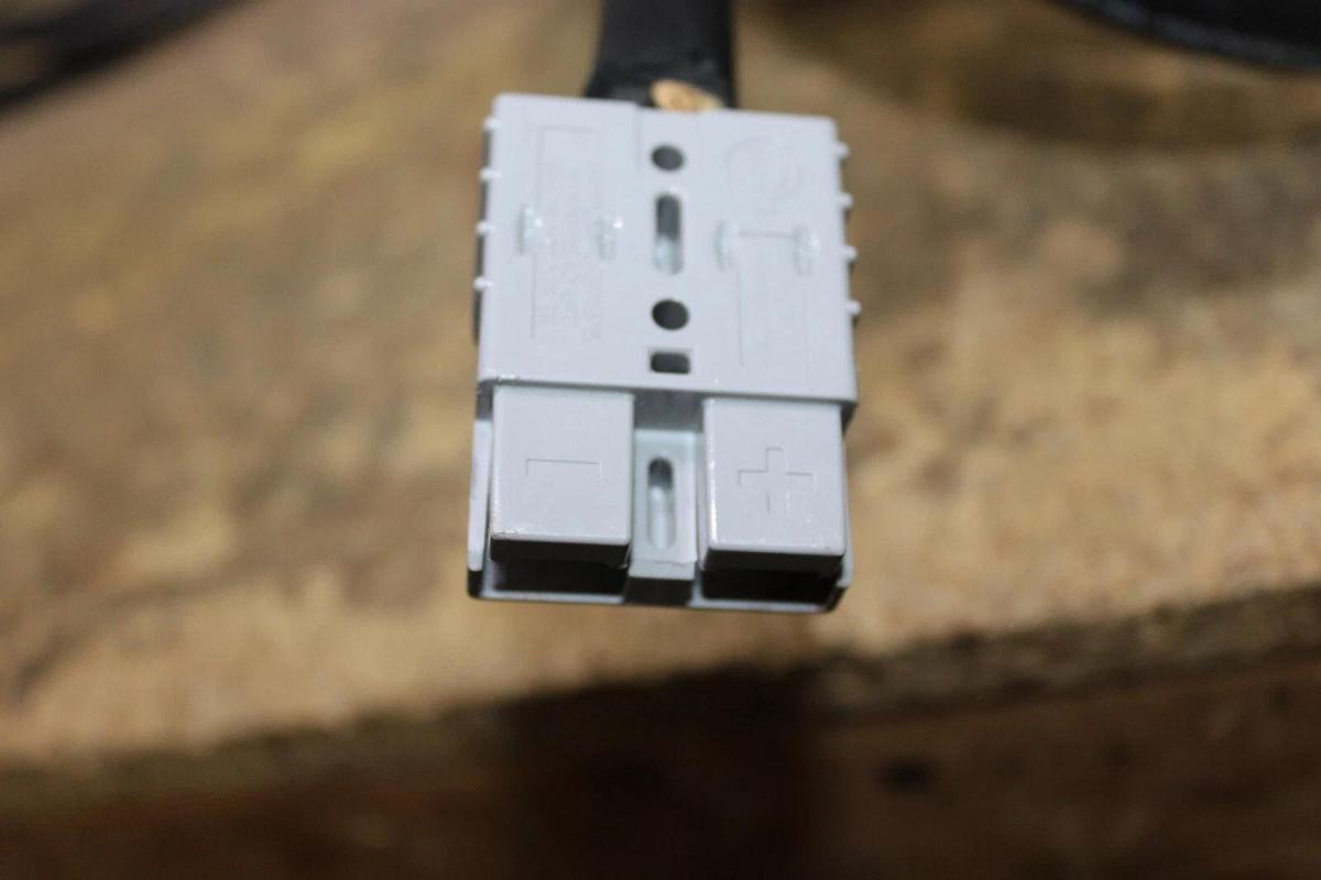 Used E.G. AUTOMATIC 3-STAGE BATTERY CHARGE 120 VAC 8 AMP 60 HZ FCE-32-25 *WARRANTY*