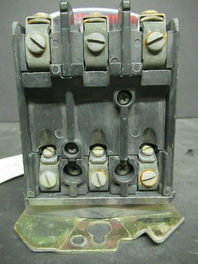 Used ALLEN BRADLEY STARTER 509-A0D SER. B 600 VAC 5 HP @ 460 VAC 18 AMP SIZE 0