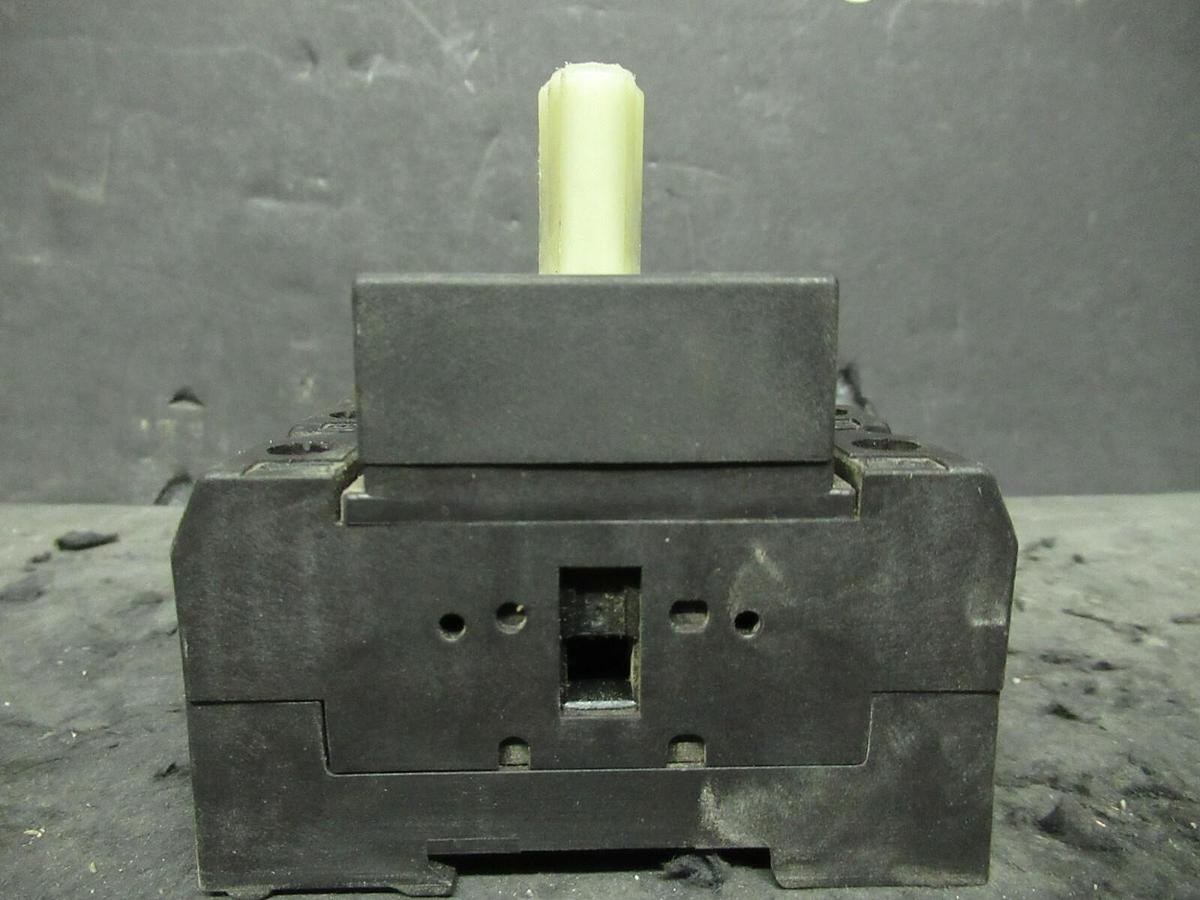 Used KLOCKNER MOELLER 60 AMP TWIST PANEL DISCONNECT SWITCH P3-63 40 HP @ 460 VAC 3 PH
