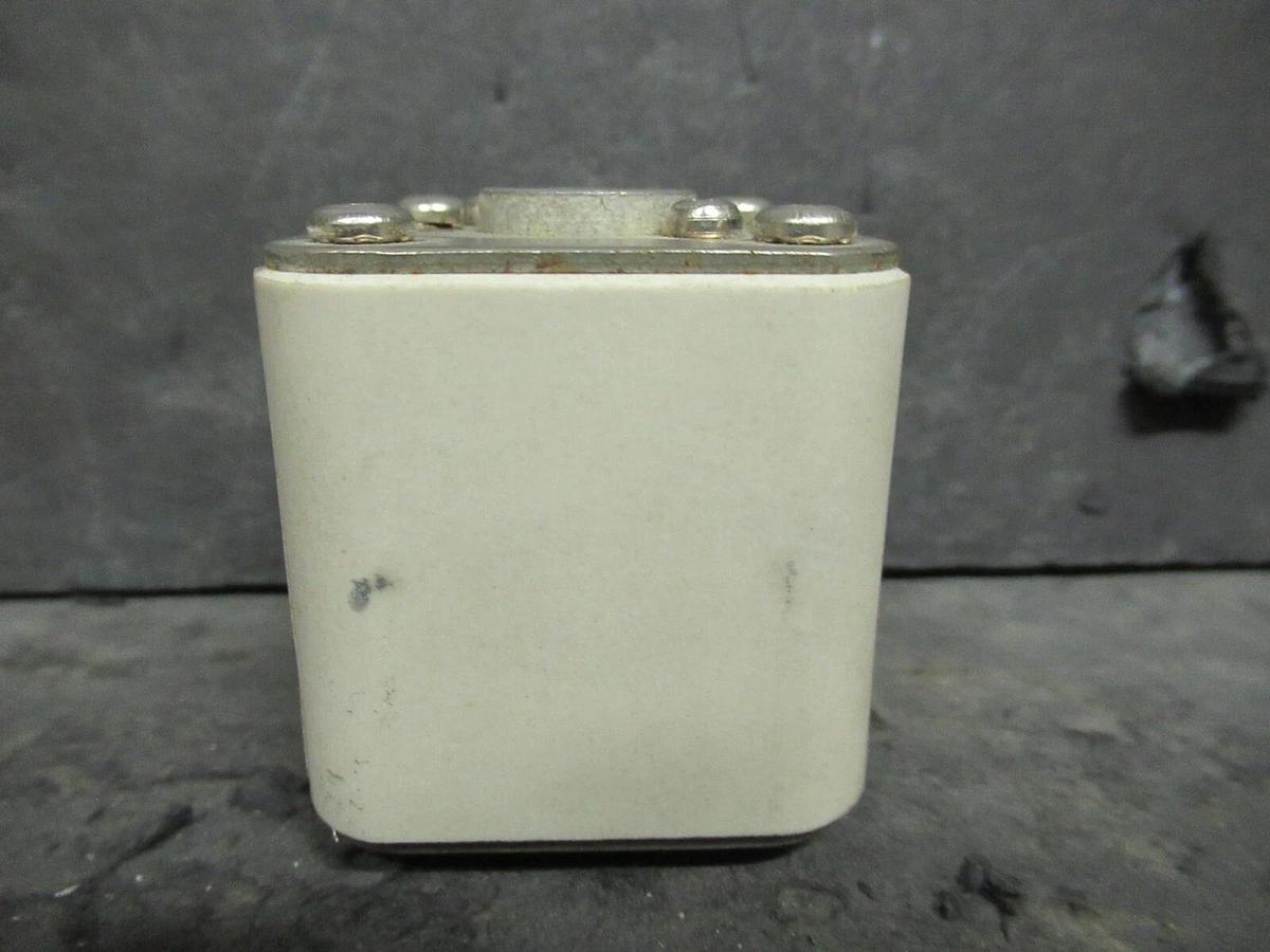 Used (1) EATON BUSSMANN 170M3415 200 AMP 700 VAC 660 V IEC FUSE 1*B/50 WARRANTY