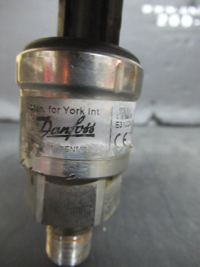 Used YORK DANFOSS PRESSURE TRANSDUCER 025-29583-000 200 PSIS 5 VDC **WARRANTY**