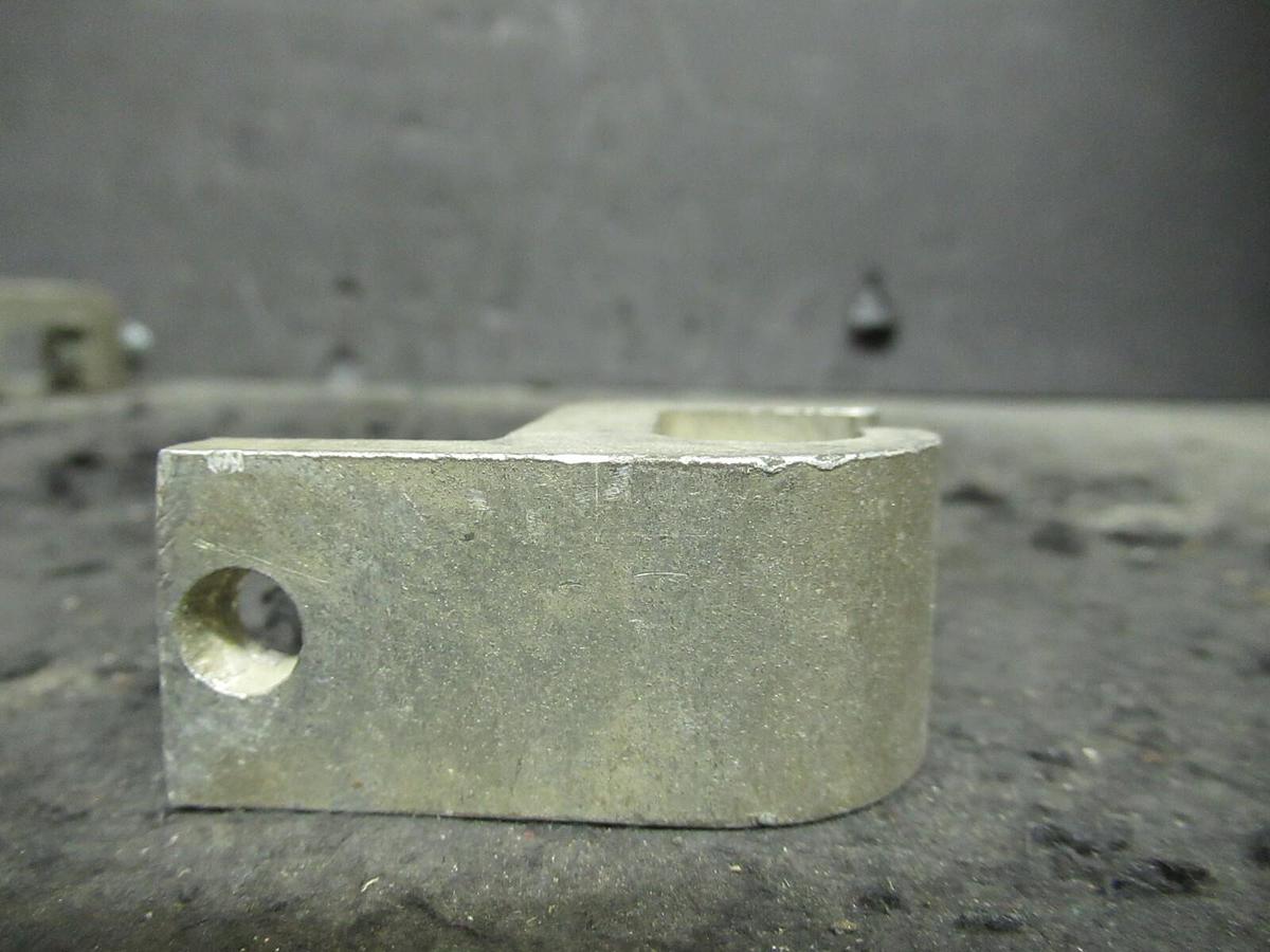 Used (2 QTY) BURNDY BGBL-250 1 BARREL MECHANICAL WIRE CONNECTOR LUG TAP #6 - 250KCMIL