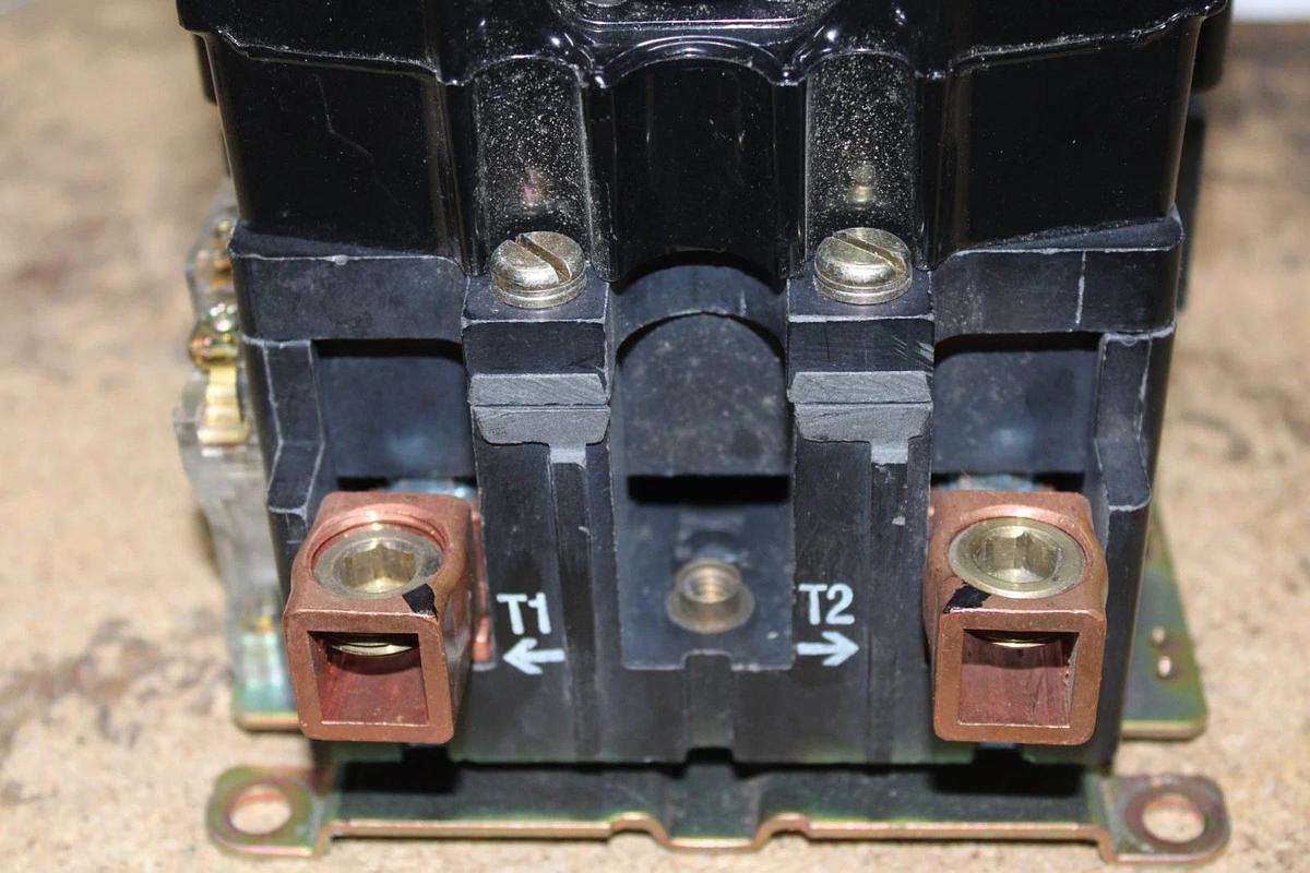 Used SQUARE D NEMA CONTACTOR 8502SF01 SIZE 4 600 VAC COIL: 110/120V