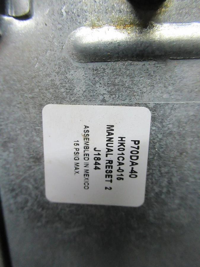 Used JOHNSON CONTROLS PRESSURE CONTROL P70DA-40 600 VAC 24 AMP 100 PSIG HK01CA-015