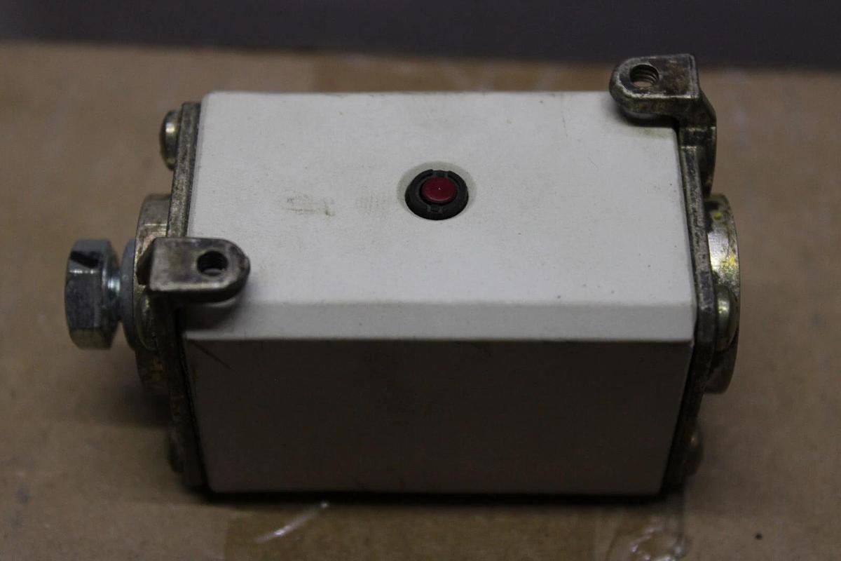 Used FERRAZ SHAWMUT PROTISTOR FUSE 1300 VAC 63 AMP A130UD70TTI63 **WARRANTY**