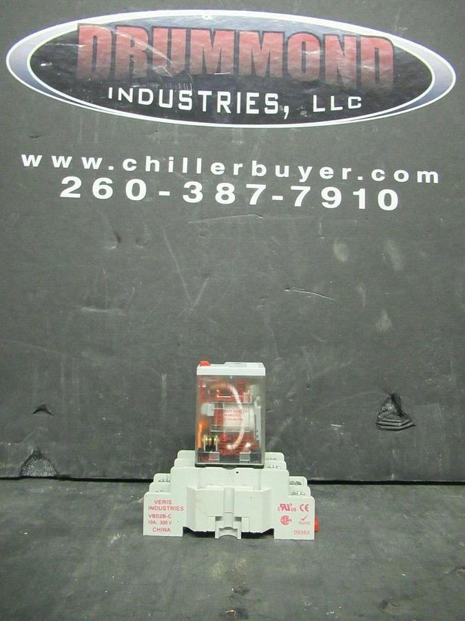 Used VERIS RELAY VMD2B-F24A 24 VAC W/ BASE