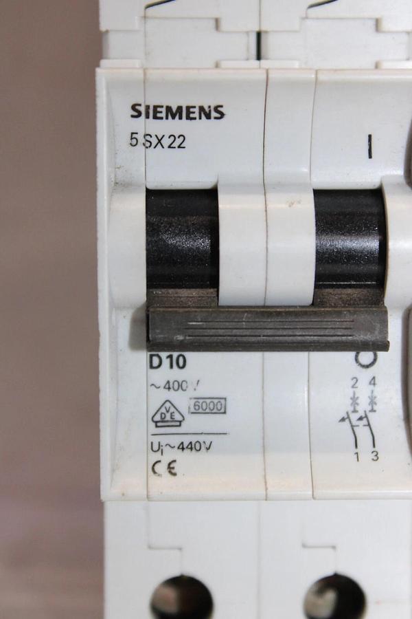 Used SIEMENS CIRCUIT BREAKER 5SX2 5SX22-D10 2-POLE 480 VAC **WARRANTY INCLUDED**
