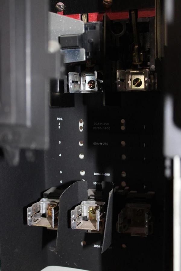 Used WESTINGHOUSE MCC MOTOR CONTROL DUAL/TANDEM FEEDER BUCKET FREEDOM 2100 18"