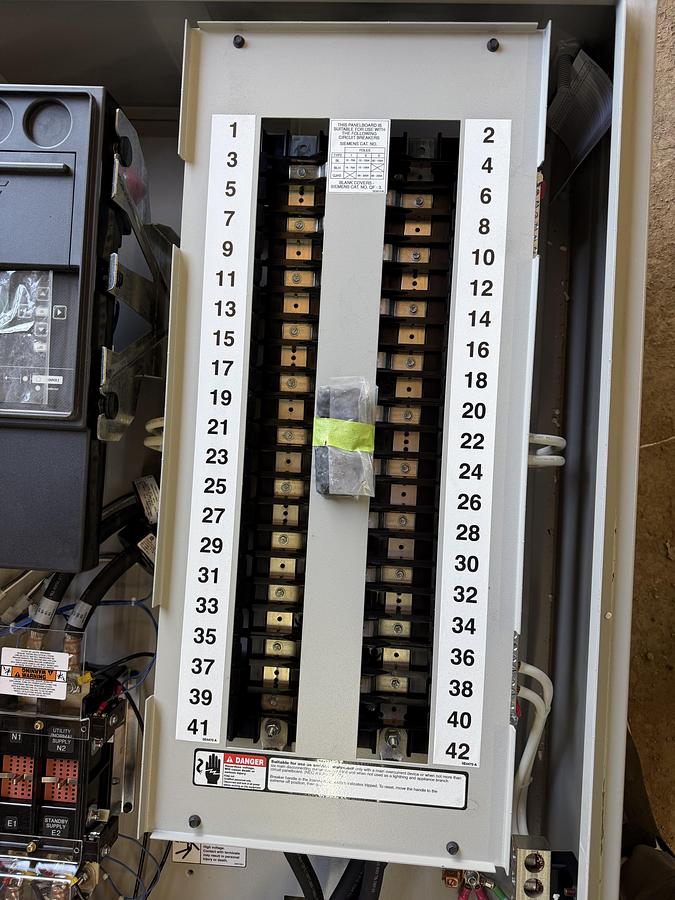 NEW GENERAC INTEGRATED LOAD CENTER TTS ILC-200 120/240 VOLT 200 AMP NEMA 3R SERVICE RATED