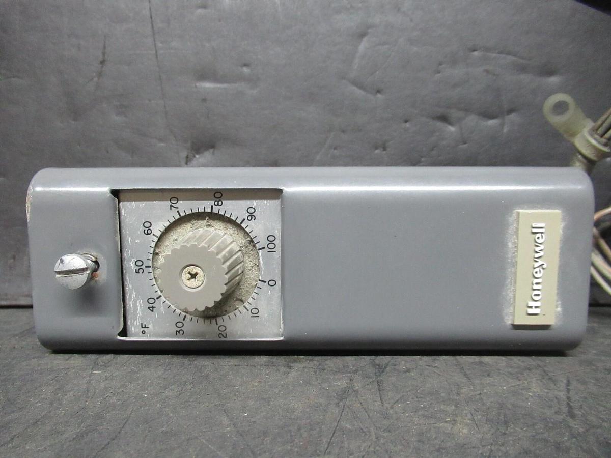 Used JOHNSON CONTROLS INDUSTRIAL THERMOSTAT T675A1003 W/ REMOTE INSERTATION BULB