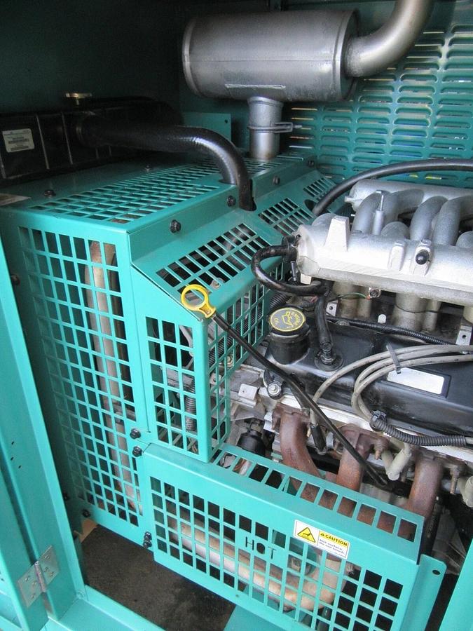 Used 35 KW GENERATOR NAT GAS LP CUMMINS ONAN 120/240 VOLT 1 PH RE-CONNECTABLE 405 HRS
