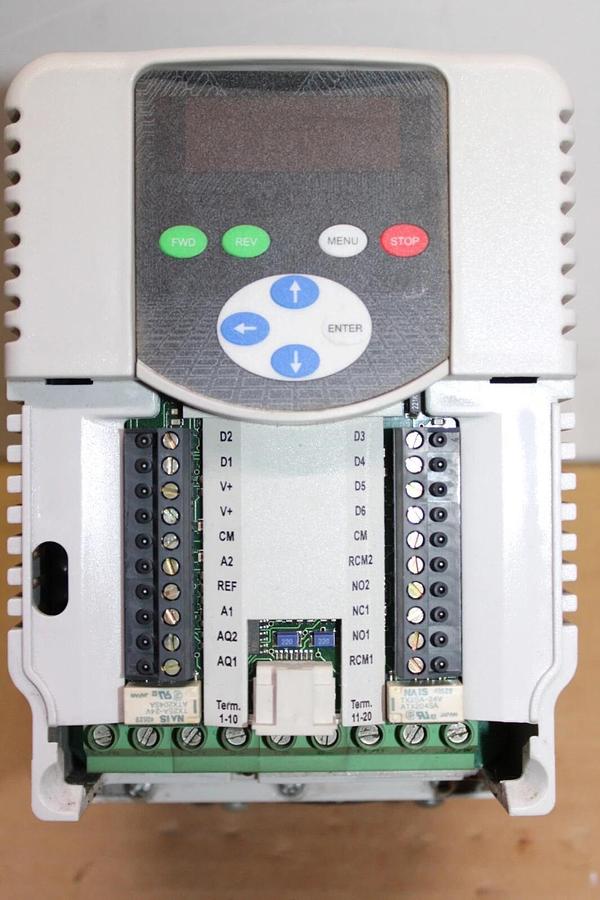 Used BENSHAW VARIABLE FREQUENCY DRIVE RSI002GP4B 480 VAC 2 HP 3-PHASE 5.2 AMP