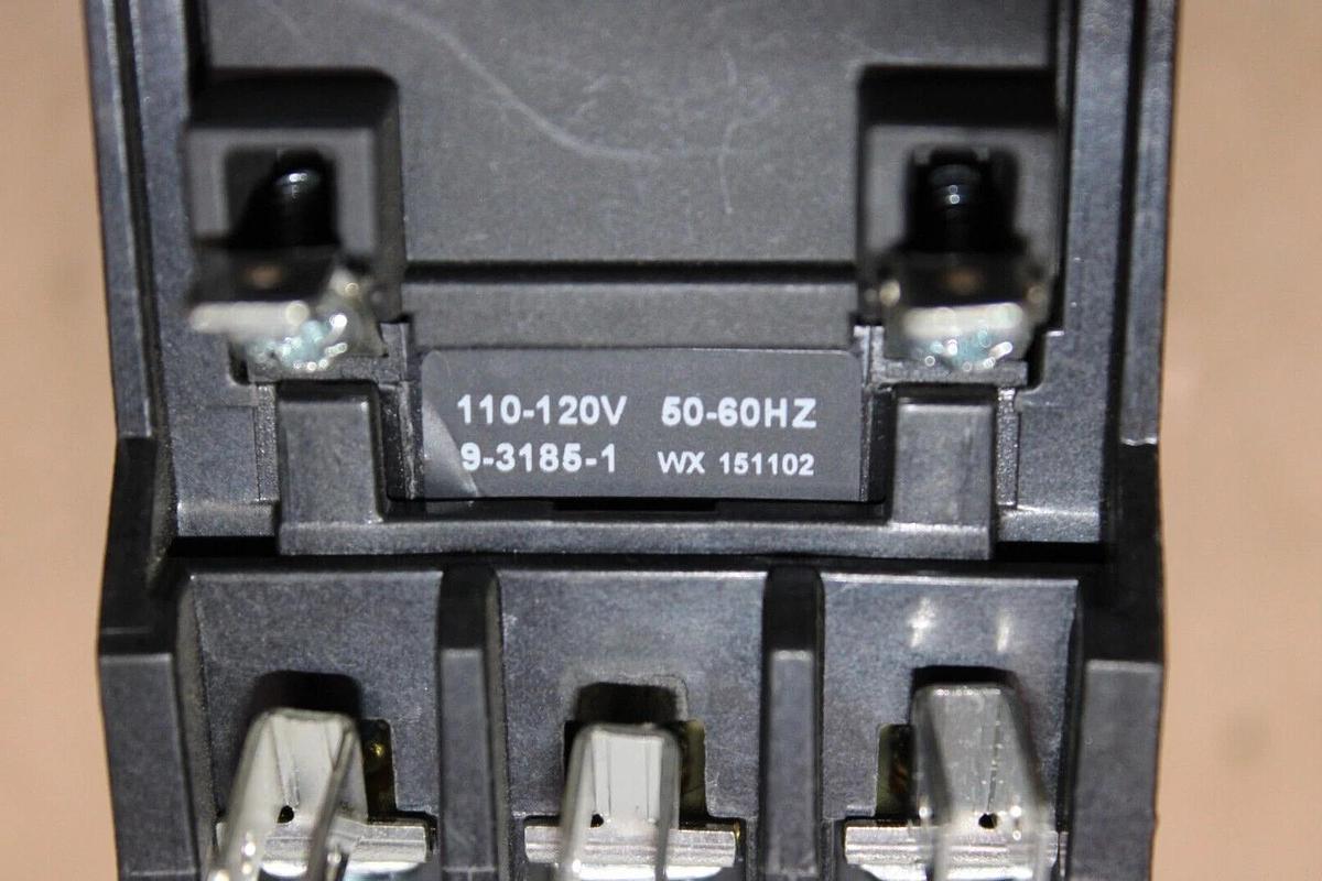 Used CUTLER HAMMER CONTACTOR C25DND330 SER. E1 30 AMP 600 VAC 3-POLE COIL: 120V