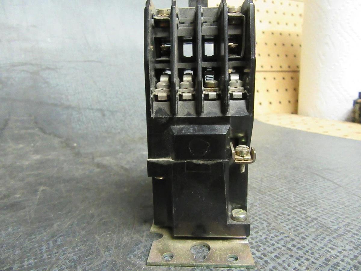 Used CUTLER-HAMMER INDUSTRIAL CONTROL RELAY BF33F MODEL E 300V 60 AMP 3-POLE