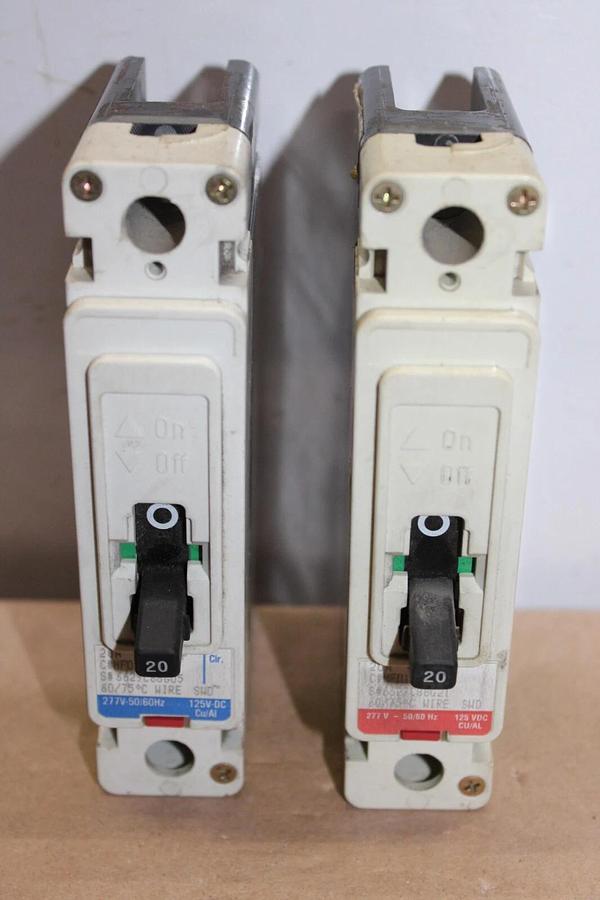 Used LOT OF 2 CUTLER HAMMER HFD1020 20 AMP 277 VAC SINGLE POLE HFD-65K