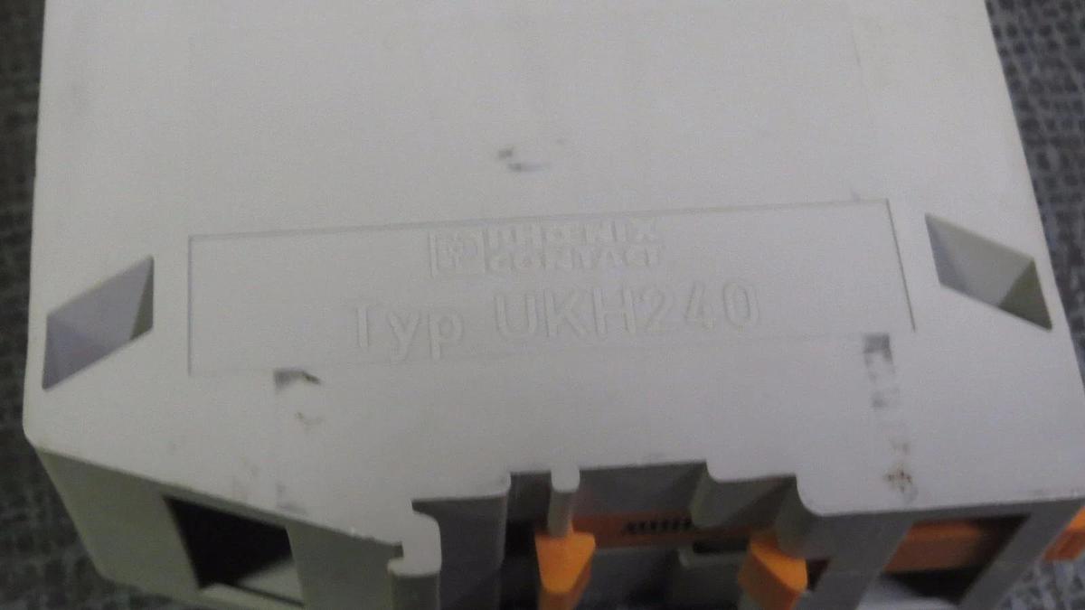 Used PHOENIX CONTACT TERMINAL BLOCK 1000V // 400 AMP 600V MODEL: UKH240