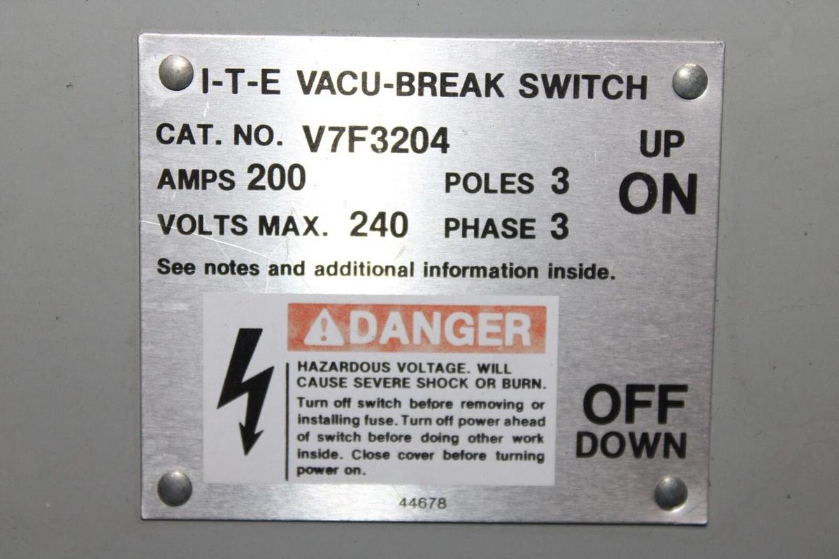Used ITE FUSIBLE PANELBOARD DISCONNECT V7F3204 200 AMP 240 VOLT 3-PHASE 3-POLE